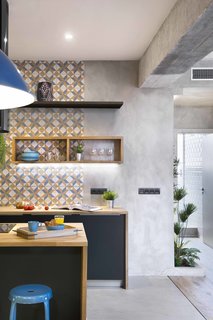 In This Compact Barcelona Apartment, Space Is Maximized With Smart Material Choices - Photo 3 of 10 -