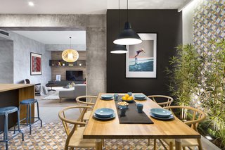 In This Compact Barcelona Apartment, Space Is Maximized With Smart Material Choices - Photo 2 of 10 -