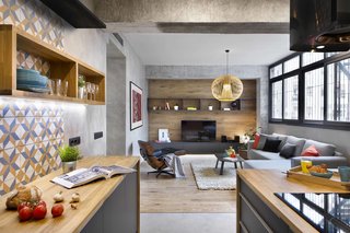 In This Compact Barcelona Apartment, Space Is Maximized With Smart Material Choices - Photo 4 of 10 -