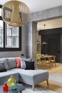 In This Compact Barcelona Apartment, Space Is Maximized With Smart Material Choices - Photo 5 of 10 -