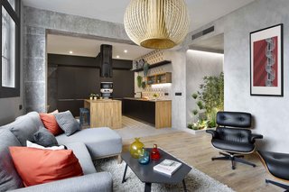 In This Compact Barcelona Apartment, Space Is Maximized With Smart Material Choices - Photo 7 of 10 -