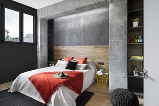 In This Compact Barcelona Apartment, Space Is Maximized With Smart Material Choices - Photo 8 of 10 -