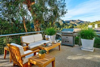 Actor Brendan Fraser’s Former Beverly Hills Home Is For Sale For $4.25 Million - Photo 7 of 12 -