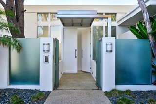 Actor Brendan Fraser’s Former Beverly Hills Home Is For Sale For $4.25 Million - Photo 2 of 12 -