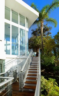 Actor Brendan Fraser’s Former Beverly Hills Home Is For Sale For $4.25 Million - Photo 3 of 12 -
