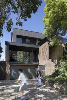 A Remodel Turns a Dark and Choppy House in Melbourne Into a Bright, Flexible Family Home - Photo 4 of 16 -