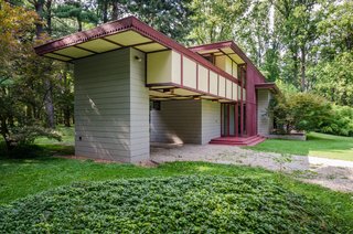 The Frank Lloyd Wright-Designed Louis Penfield House in Ohio Is For Sale For $1.3M - Photo 4 of 16 -