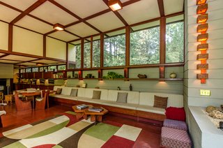The Frank Lloyd Wright-Designed Louis Penfield House in Ohio Is For Sale For $1.3M - Photo 8 of 16 -