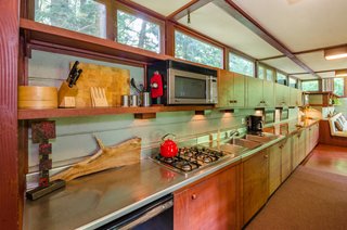 The Frank Lloyd Wright-Designed Louis Penfield House in Ohio Is For Sale For $1.3M - Photo 12 of 16 -