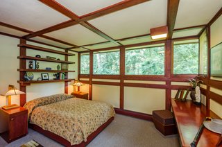The Frank Lloyd Wright-Designed Louis Penfield House in Ohio Is For Sale For $1.3M - Photo 11 of 16 -