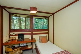 The Frank Lloyd Wright-Designed Louis Penfield House in Ohio Is For Sale For $1.3M - Photo 13 of 16 -
