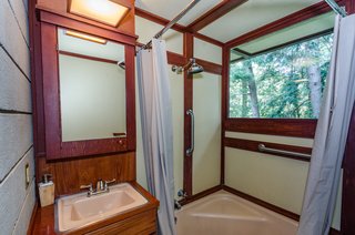 The Frank Lloyd Wright-Designed Louis Penfield House in Ohio Is For Sale For $1.3M - Photo 14 of 16 -