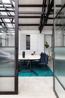 An Art Deco Warehouse in Melbourne Is Converted Into a Shared Office Space - Photo 11 of 14 -