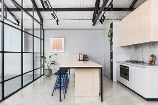 An Art Deco Warehouse in Melbourne Is Converted Into a Shared Office Space - Photo 12 of 14 -
