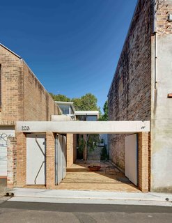 Find Out How Light and Precious Outdoor Space Were Introduced to an Old Australian Cottage - Photo 1 of 16 -