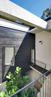 Find Out How Light and Precious Outdoor Space Were Introduced to an Old Australian Cottage - Photo 2 of 16 -