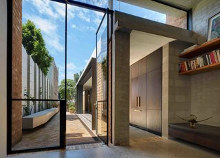 Find Out How Light and Precious Outdoor Space Were Introduced to an Old Australian Cottage - Photo 5 of 16 -