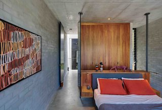 Find Out How Light and Precious Outdoor Space Were Introduced to an Old Australian Cottage - Photo 10 of 16 -