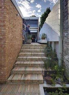 Find Out How Light and Precious Outdoor Space Were Introduced to an Old Australian Cottage - Photo 12 of 16 -