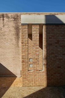 Find Out How Light and Precious Outdoor Space Were Introduced to an Old Australian Cottage - Photo 14 of 16 -