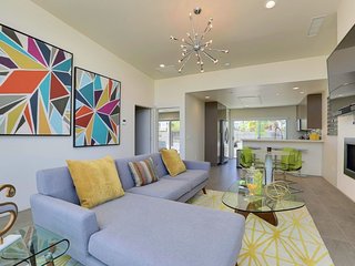 8 Midcentury-Modern Vacation Homes You Can Rent in Palm Springs - Photo 11 of 12 -