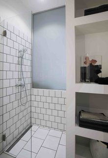 3 Smart Storage Systems Maximize Space in a Tiny Studio Apartment in Budapest - Photo 5 of 10 -