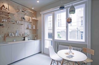 3 Smart Storage Systems Maximize Space in a Tiny Studio Apartment in Budapest - Photo 6 of 10 -