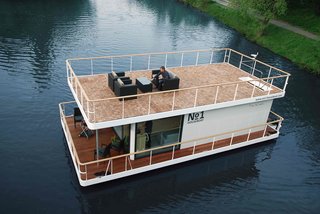 Based in the Czech Republic, No 1 Living builds houseboats with an upper and lower deck and glazed interiors that take advantage of outdoor views. Founded in 2013, they offer two models of houseboats: the No1 Living 40-foot model and the larger No1 Living 47-foot model. Both are equipped with a kitchen, full bathroom, bedrooms, and generous storage space. The houses are built with durable, anticorrosion-protected steel and polyethylene-segmented floats, which guarantee excellent floatation. 