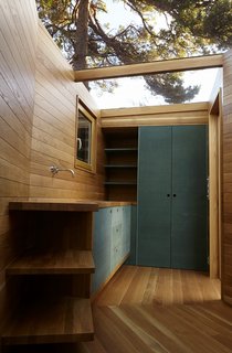 A Tiny Bathhouse on the Norwegian Island of Hankø Made With Sustainable Softwood - Photo 7 of 10 -