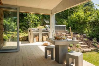 Hide Out in a Tiny Concrete-and-Shingle Cottage For Rent in Cornwall - Photo 10 of 12 -