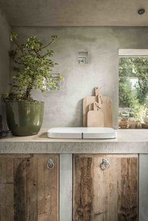 Hide Out in a Tiny Concrete-and-Shingle Cottage For Rent in Cornwall - Photo 3 of 12 -
