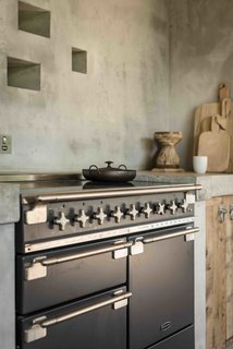 Hide Out in a Tiny Concrete-and-Shingle Cottage For Rent in Cornwall - Photo 6 of 12 -
