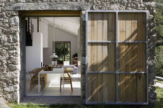 An Abandoned Stable in Spain Is Transformed Into a Sustainable Vacation Home For Rent - Photo 4 of 13 -