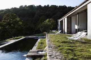 An Abandoned Stable in Spain Is Transformed Into a Sustainable Vacation Home For Rent - Photo 10 of 13 -