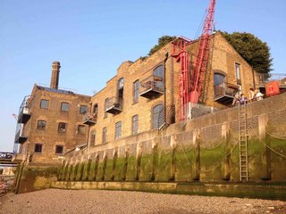 An Old Grain Warehouse on the River Thames Is Transformed Into an Industrial-Modern Home - Photo 1 of 11 -