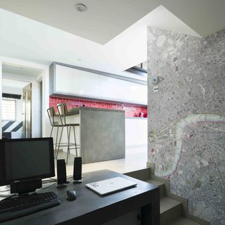 An Old Grain Warehouse on the River Thames Is Transformed Into an Industrial-Modern Home - Photo 6 of 11 -