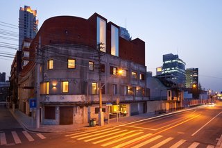 Housed within an old warehouse that was used during the Japanese occupation of China, this minimalist, riverside boutique hotel has white-and-blonde wood walls and clean-lined furniture that give the guest rooms a Scandinavian, loft-like feel. 