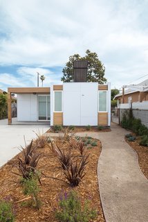 A collaboration between Minarc and Habitat for Humanity, this low-cost, net-zero home in South Central L.A. was built with unembellished cement-board cladding and Minarc’s signature mnmMOD panels. 