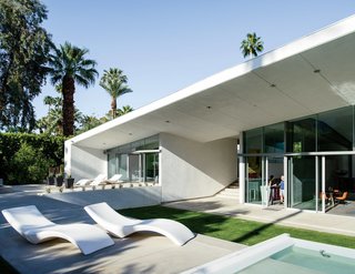 Built using a hybrid system, this modernist Palm Springs home has a core of concrete walls and floors that were built in just two months. Prefabricated, lightweight-steel beams and exterior walls were trucked to the site afterwards. 
