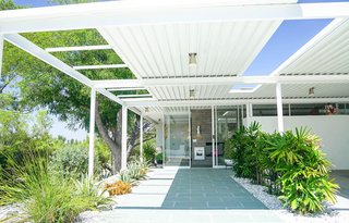 Ever Wanted to Stay in a Midcentury House Designed by Pierre Koenig? - Photo 2 of 18 -
