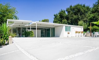 Ever Wanted to Stay in a Midcentury House Designed by Pierre Koenig? - Photo 4 of 18 -