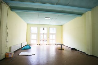 An Old Amsterdam School Is Converted Into 10 Apartments - Photo 7 of 15 - Details of the original school