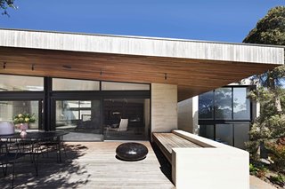 A Layered Home in Coastal Australia That Merges With the Limestone Terrain - Photo 4 of 11 -