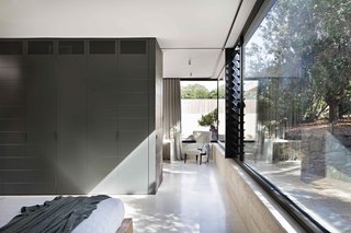 A Layered Home in Coastal Australia That Merges With the Limestone Terrain - Photo 6 of 11 -