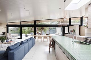 A Layered Home in Coastal Australia That Merges With the Limestone Terrain - Photo 9 of 11 -