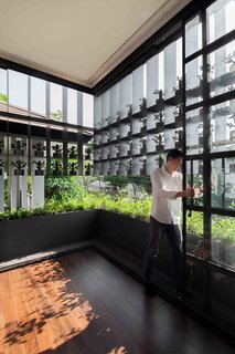 102 Potted Olive Plants Cover the Facade of This Bangkok Home - Photo 7 of 11 -
