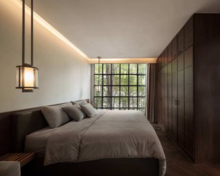 102 Potted Olive Plants Cover the Facade of This Bangkok Home - Photo 8 of 11 -