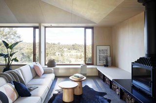 A Bushland Home in Melbourne That's Divided Between Two Pavilions - Photo 6 of 13 -