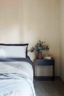 A Bushland Home in Melbourne That's Divided Between Two Pavilions - Photo 8 of 13 -