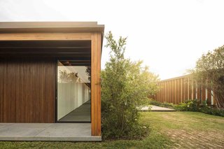 A Brazilian Home With a Touch of Japanese Zen - Photo 3 of 10 -